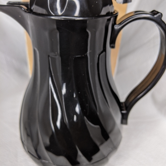 Winware Swirl Insulated Server 20 Oz - Picture 2 of 6